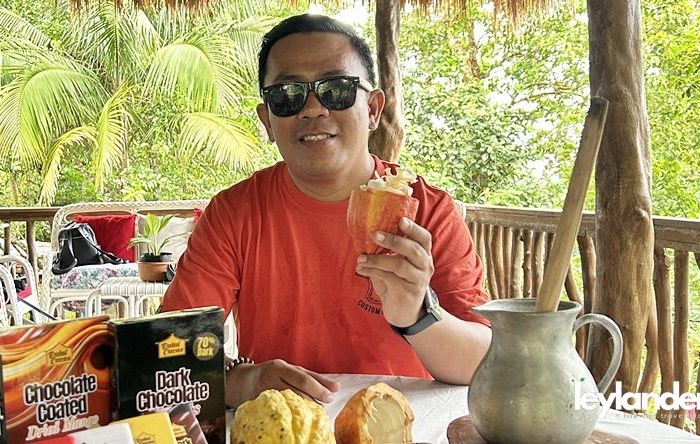 Making Tablea the Old-Fashioned Way at Lasang Farm